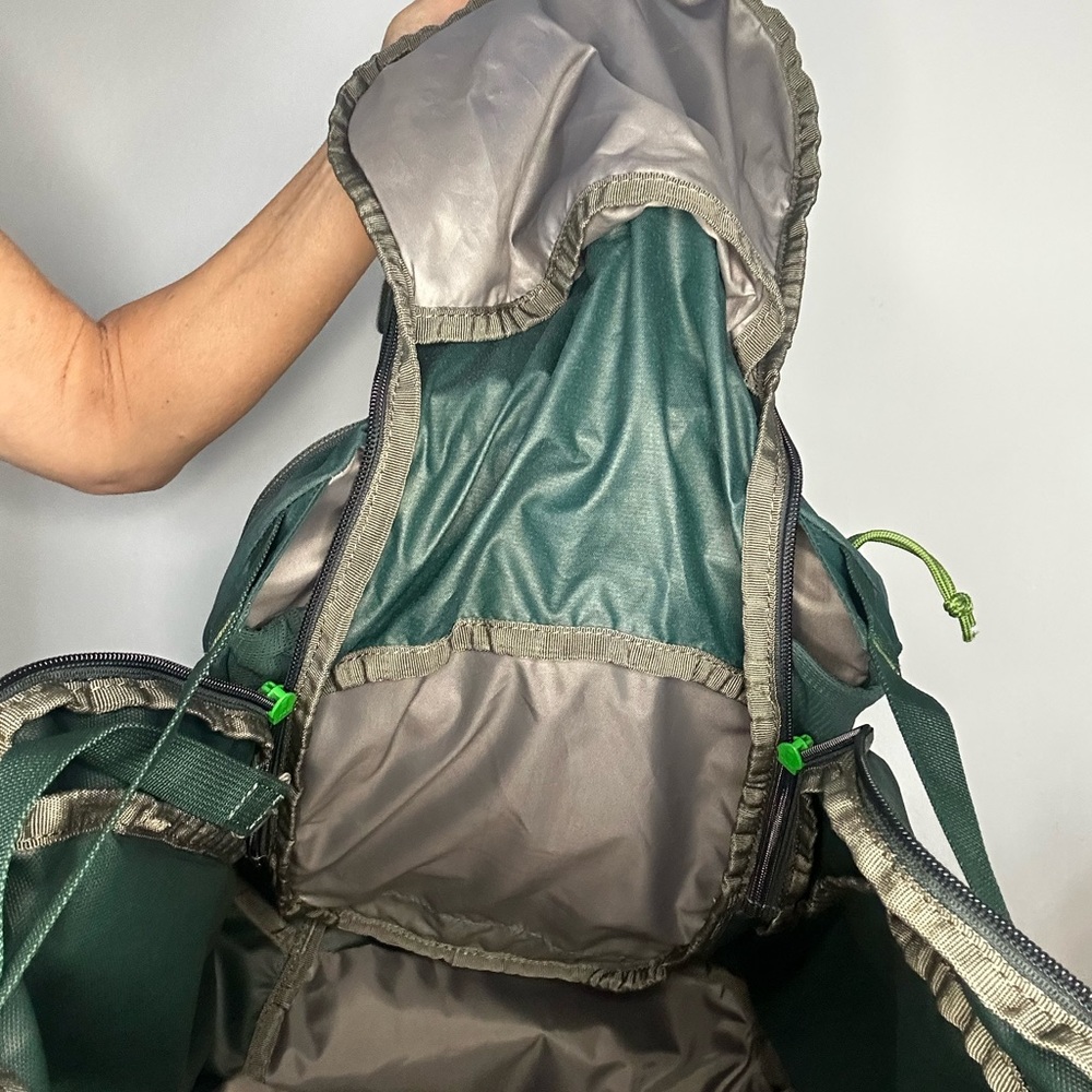 Large back pack - Picture 3 of 3